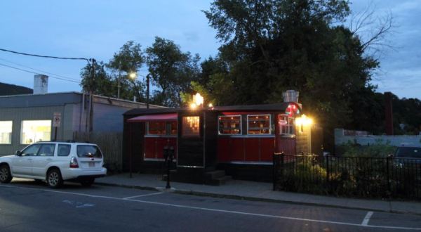 You’ll Never Forget A Meal At This Historic Dining Car In Vermont