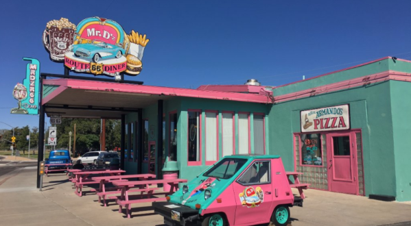 These 5 Arizona Drive-In Restaurants Are Fun For An Old Fashioned Night Out