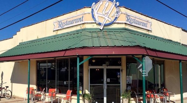9 Restaurant Lines Around Louisiana That Are So Worth Standing In