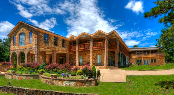 You Wouldn’t Guess That This Fabulous Resort Is Hiding In This Small Arkansas Town