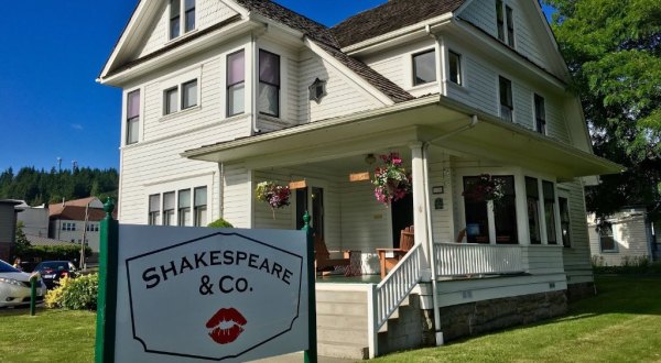 This Shakespeare Inspired Bookstore In Washington Serves Incredible Coffee