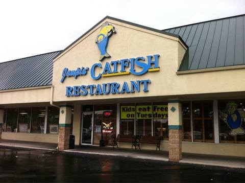 Eat Endless Catfish Fillet At This Unassuming Restaurant In Missouri