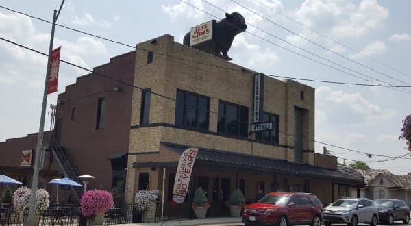 This Tasty Missouri Restaurant Is Home To The Biggest Steak We’ve Ever Seen