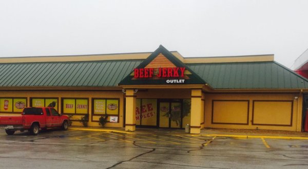 The Beef Jerky Outlet In Missouri Where You’ll Find More Than 200 Tasty Varieties