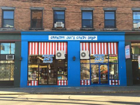 A Famous $5 Candy Buffet In Pennsylvania, Grandpa Joe’s Candy Shop Is A Delightfully Sweet Adventure