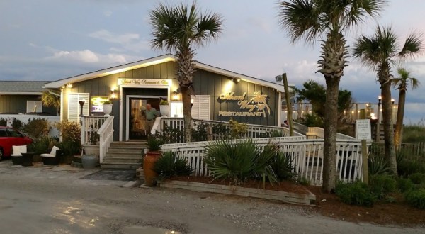 The Unassuming Restaurant In North Carolina Where Every Table Has A Breathtaking View Of The Ocean