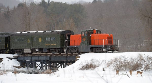This 2.5-Hour Train Ride In Connecticut Is The Most Entrancing Excursion You Can Take This Winter