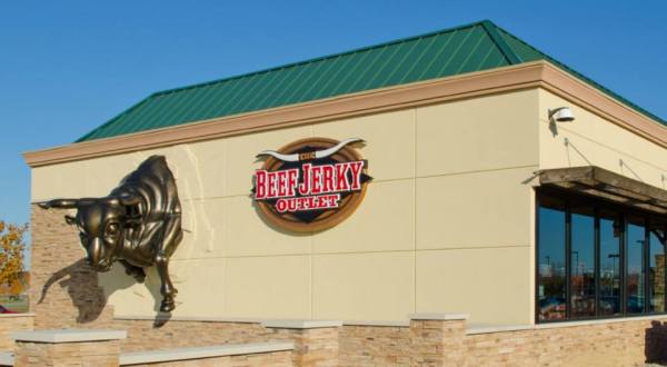 The Beef Jerky Outlet In Michigan Where You’ll Find More Than 200 Tasty Varieties