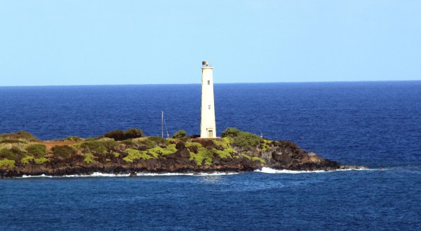 Visit This Underrated Hawaii Lighthouse For That Wonderful, Scenic Experience You Crave