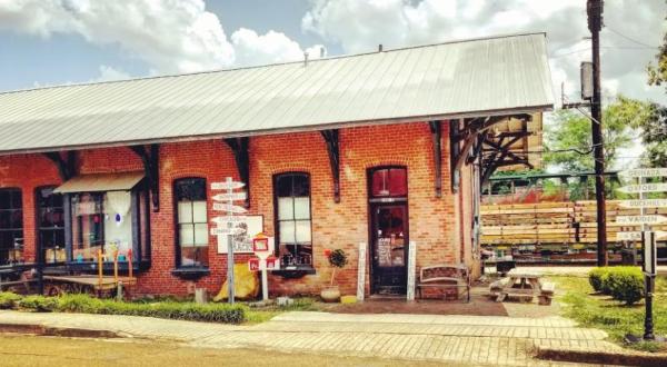 This Historic Mississippi Train Depot Is Now A Beautiful Restaurant Right On The Tracks