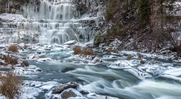10 Hidden Frozen Waterfalls In New York That Are Still Worth Chasing In Winter