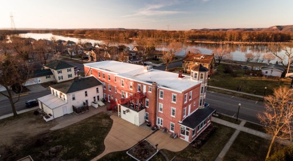 The Oldest Hotel In Minnesota Is Also One Of The Most Haunted Places You’ll Ever Sleep
