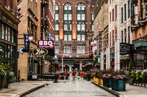 You'll Absolutely Love These 8 Charming, Walkable Streets In Cleveland
