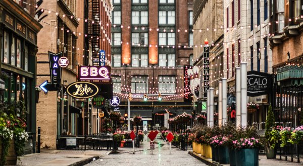 You’ll Absolutely Love These 8 Charming, Walkable Streets In Cleveland