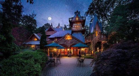 You'll Feel Like You're In A Fairytale When You Stay At This Enchanting Castle Hotel In The Midwest