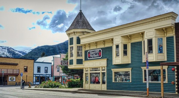 Why This One Tiny Town Is Secretly The Best Place In Alaska