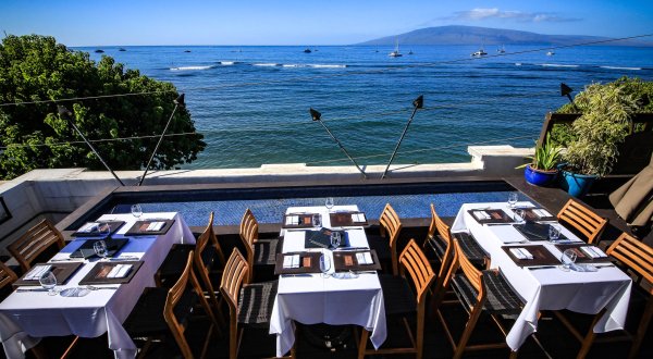 Watch Whales Play While Eating At This Can’t Miss Hawaii Restaurant