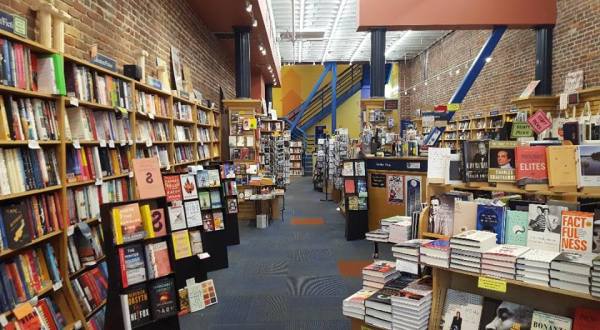 This 3-Story Bookstore In Northern California Is Like Something From A Dream
