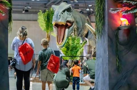 This Traveling Dinosaur Park Is Coming To Idaho And You Don't Want To Miss It