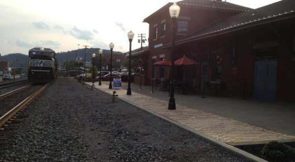 This Historic Pittsburgh Train Depot Is Now A Beautiful Restaurant Right On The Tracks