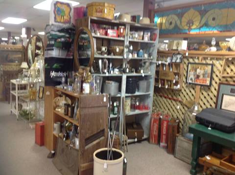 You Won't Leave Empty Handed From This Amazing 10,000-Square Foot Antique Store In Missouri