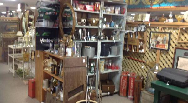 You Won’t Leave Empty Handed From This Amazing 10,000-Square Foot Antique Store In Missouri