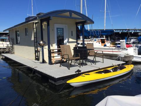 These 5 Houseboat Stays In Washington Offer A Truly Unique Experience