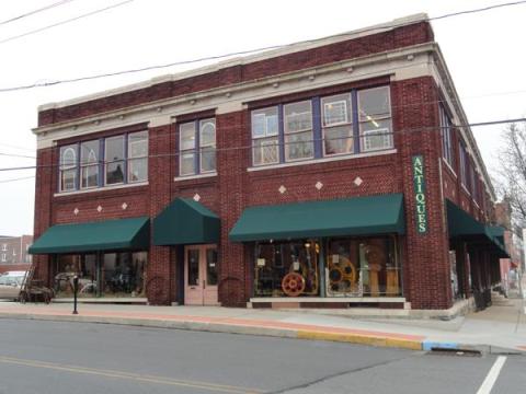 You’ll Find Hundreds Of Treasures At This 3-Story Antique Shop In Pennsylvania
