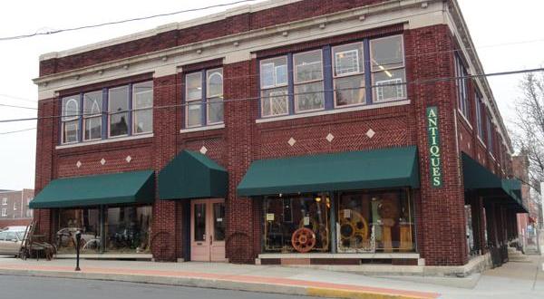 You’ll Find Hundreds Of Treasures At This 3-Story Antique Shop In Pennsylvania