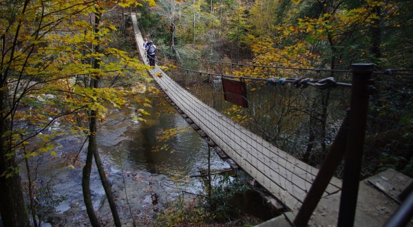 This Swinging Bridge Trail In Tennessee Offers The Perfect Amount Of Adventure