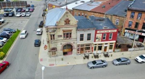 This Jammin’ Restaurant In Indiana Is In A Historic Fire Station From The 1800s