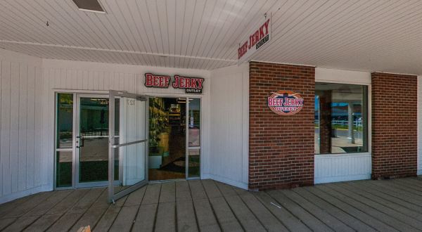 The Beef Jerky Outlet In Indiana Where You’ll Find More Than 100 Tasty Varieties