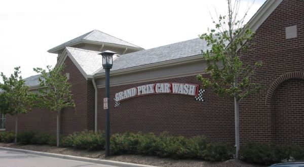 The Racing-Themed Car Wash In Illinois That’s Fun For The Whole Family