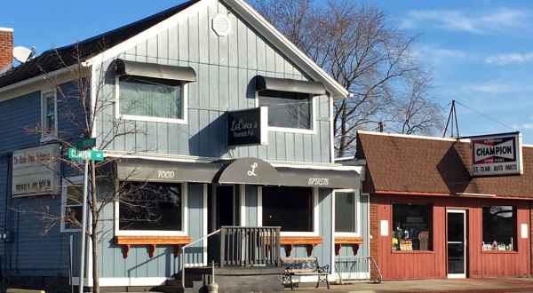 The Humble Riverside Pub In Michigan That Will Welcome You Like Family