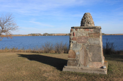 This Lake Monument In North Dakota Is So Hidden You'll Probably Have It All To Yourself