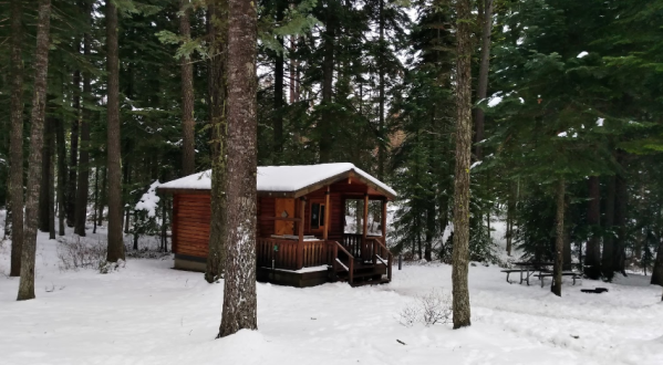 These Cozy Log Cabins In Oregon Are Calling Your Name