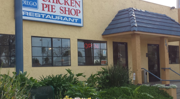 People Drive From All Over For The Chicken Pie Dinner At This Charming Southern California Diner