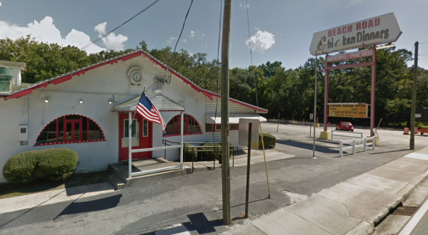 This Old-School Florida Restaurant Serves Chicken Dinners To Die For
