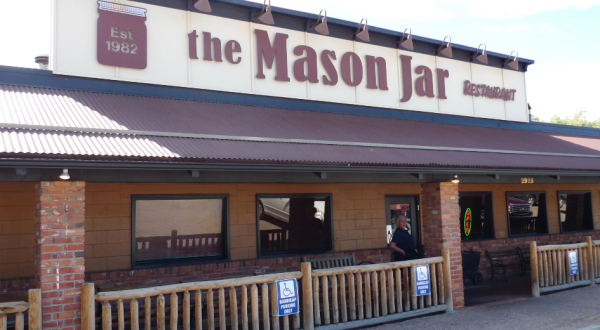 This Old-School Colorado Restaurant Serves Chicken Dinners To Die For
