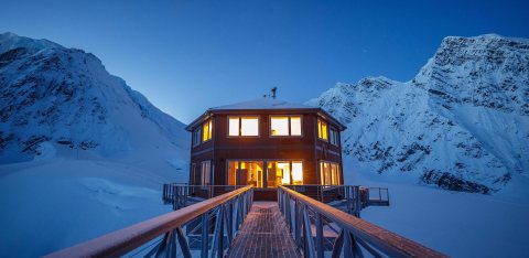This Remote Alaskan Lodge Is The Perfect Place To See The Northern Lights