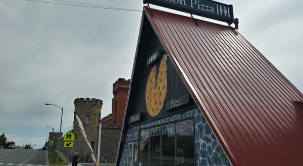 The Pizza At This Jailhouse Restaurant In Montana Is So Good It’s Criminal