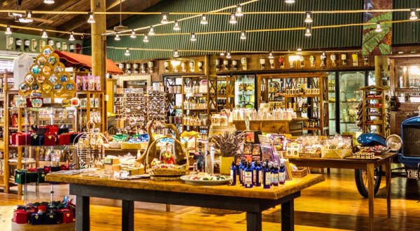 You Won’t Leave This Charming Country Store In Hawaii Empty-Handed