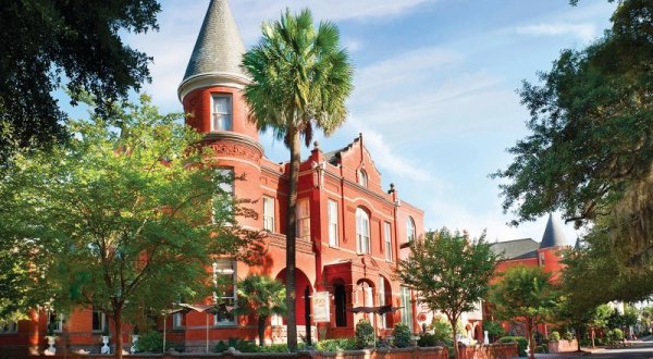 This Grand 1888 Mansion Inn In Georgia Will Make You Feel Like Royalty