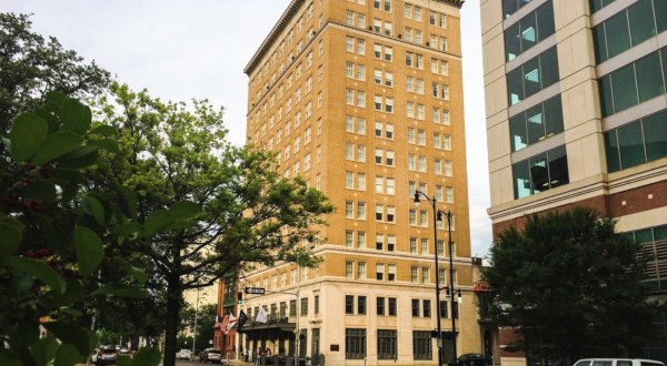 The Oldest Hotel In Alabama Is Also One Of The Most Haunted Places You’ll Ever Sleep