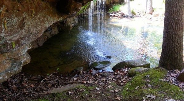 Not Many Know The Story Of The War That Took Place Under An Arkansas Waterfall