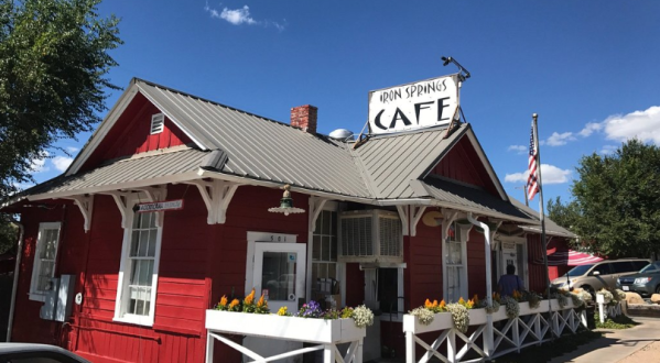 This Historic Arizona Train Depot Is Now A Beautiful Restaurant Right On The Tracks