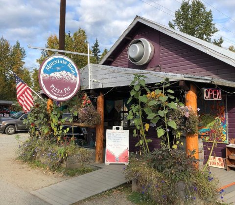 This Alaska Pizza Joint In The Middle Of Nowhere Is One Of The Best In The U.S.