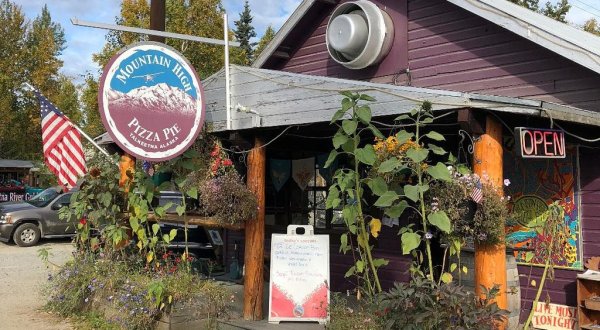 This Alaska Pizza Joint In The Middle Of Nowhere Is One Of The Best In The U.S.