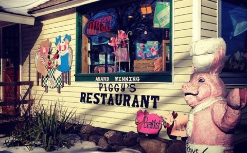 Have An Oinkin' Good Time At Piggy's Restaurant In Pennsylvania