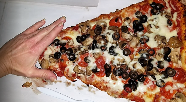 The Delicious Maryland Restaurant With The Biggest Slices Of Pizza We’ve Ever Seen